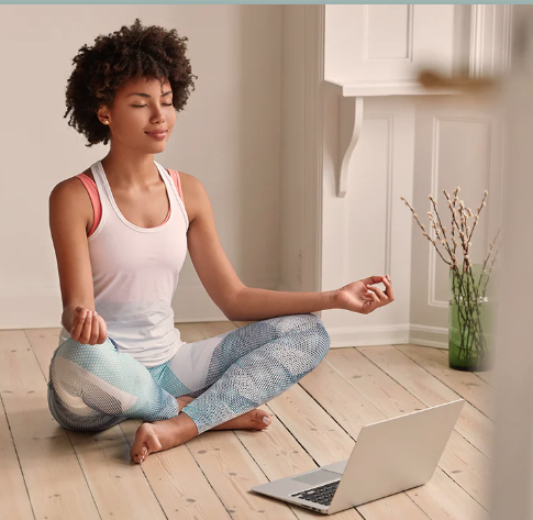 5 Ways Online Yoga Helps Reduce Stress and Improve Mental Clarity