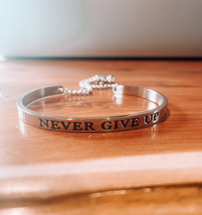 "Never Give Up" Inspirational Bracelet